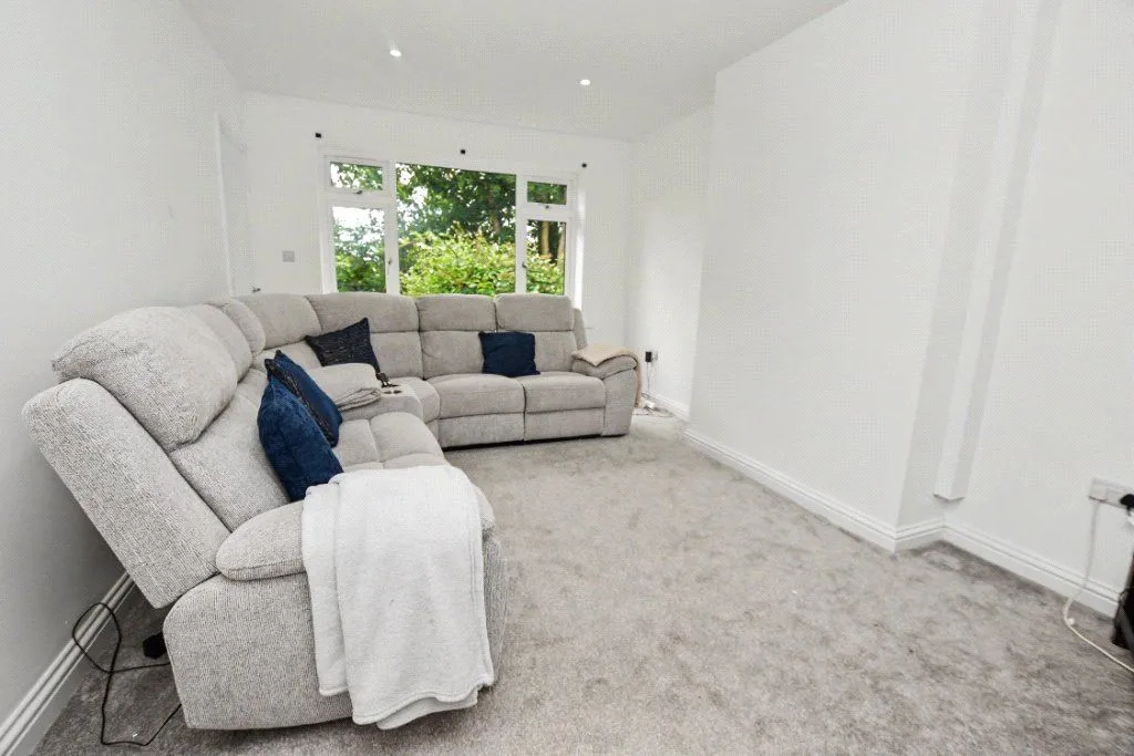 Hill End Crescent, Leeds, LS12, photo 13