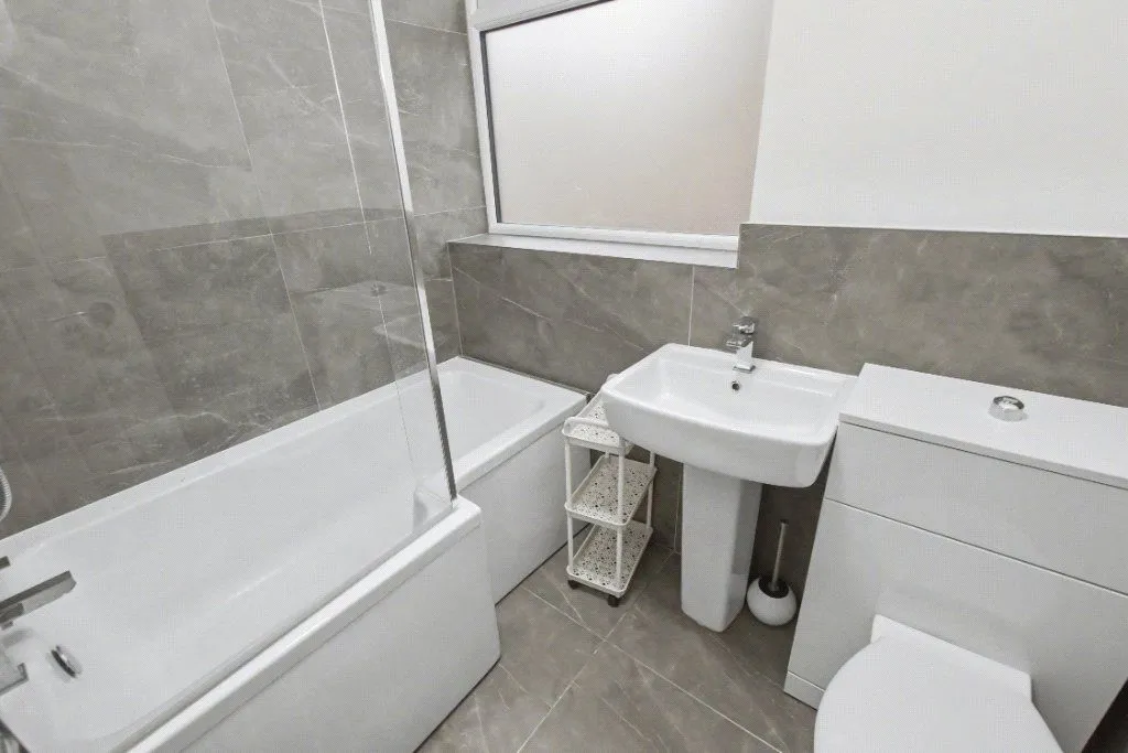 Hill End Crescent, Leeds, LS12, photo 10