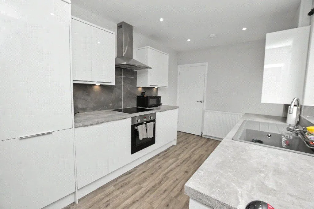 Hill End Crescent, Leeds, LS12, photo 12