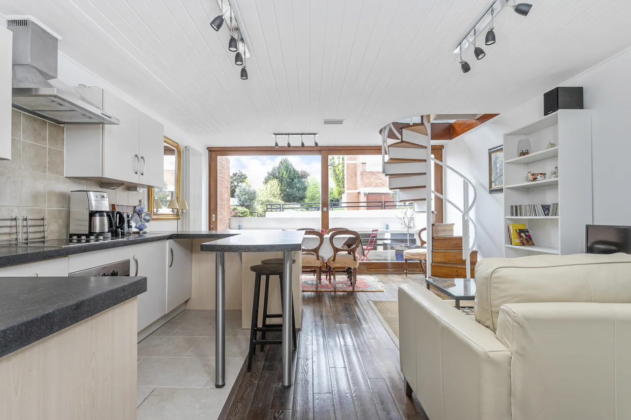 Southwood Lawn Road, London, N6, photo 2
