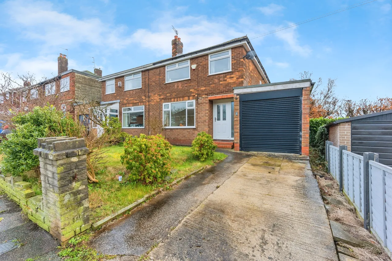 3 bed house for sale — Kennedy Way, Manchester