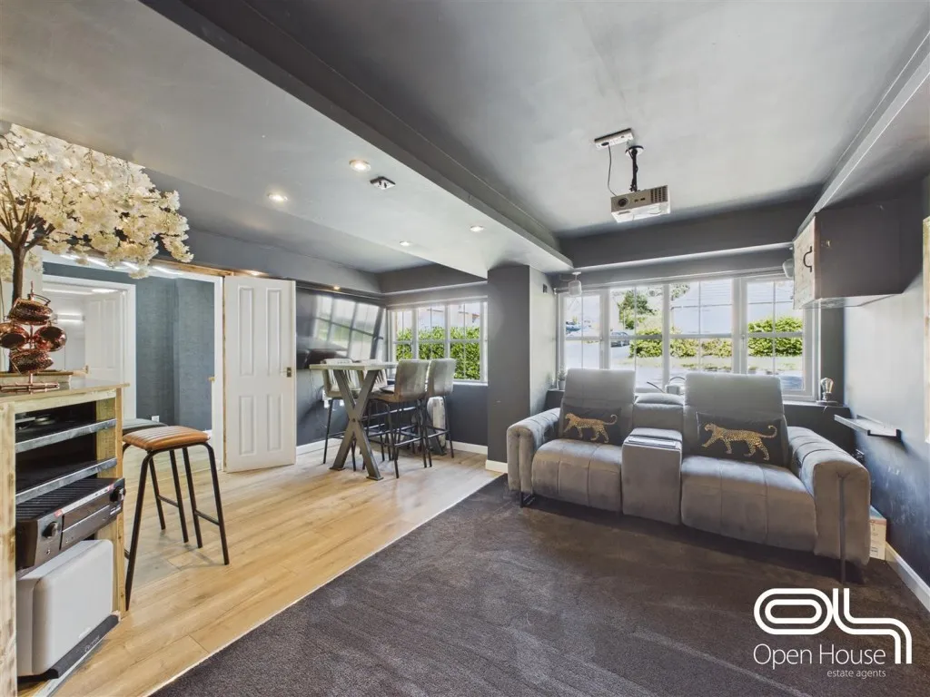 Brisbane Way, Cannock, WS12, photo 5