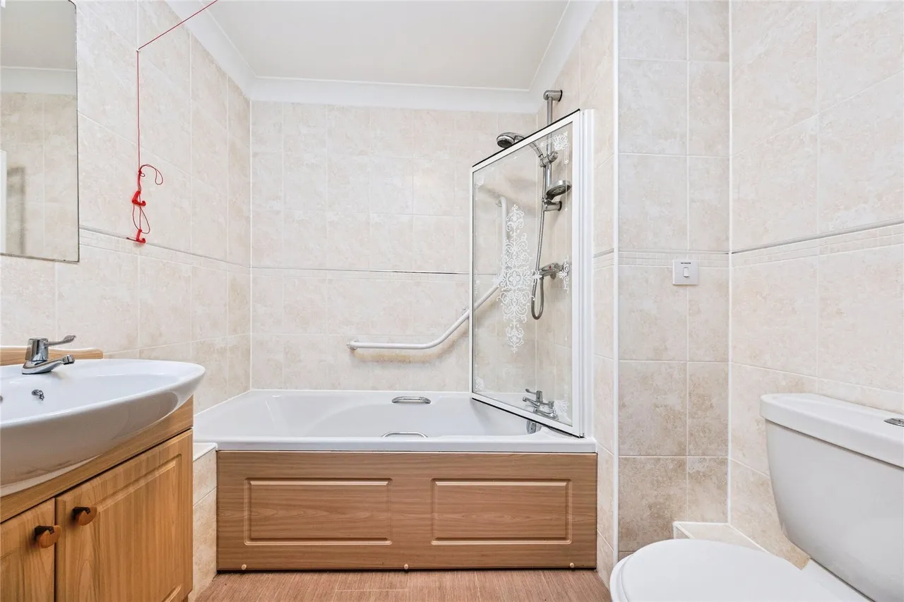 Eden Court, Bletchley, Milton Keynes, Buckinghamshire, MK2, photo 4
