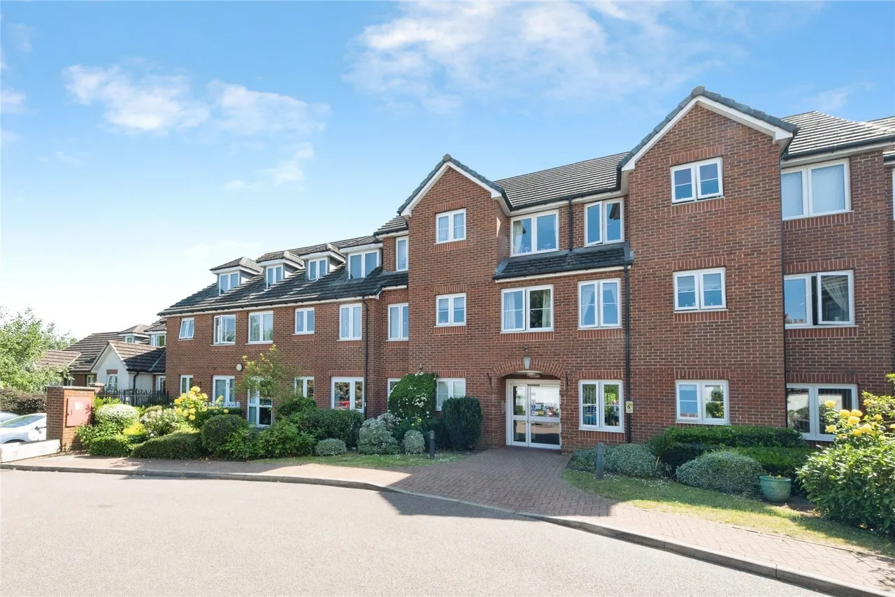 1 bed flat for sale — Eden Court, Bletchley, Milton Keynes, Buckinghamshire, MK2