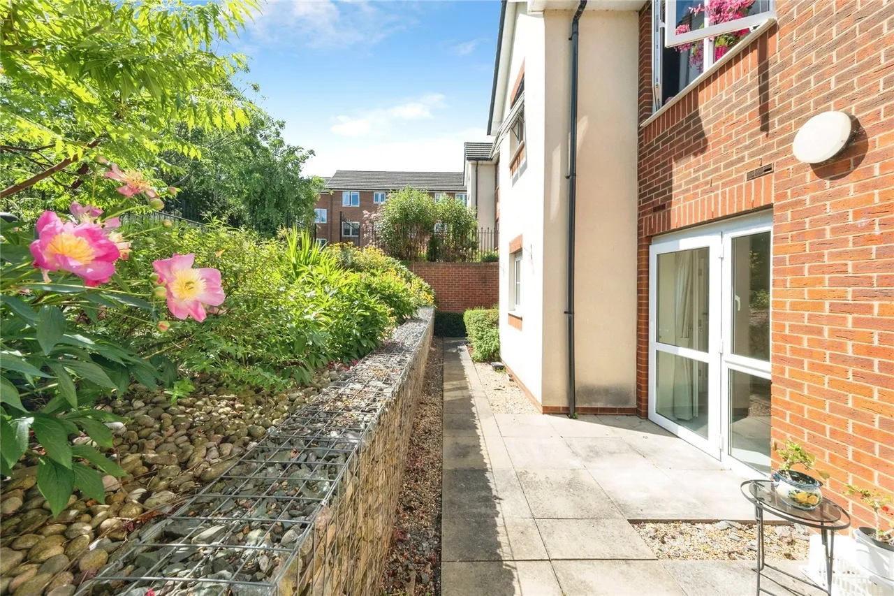 Eden Court, Bletchley, Milton Keynes, Buckinghamshire, MK2, photo 8