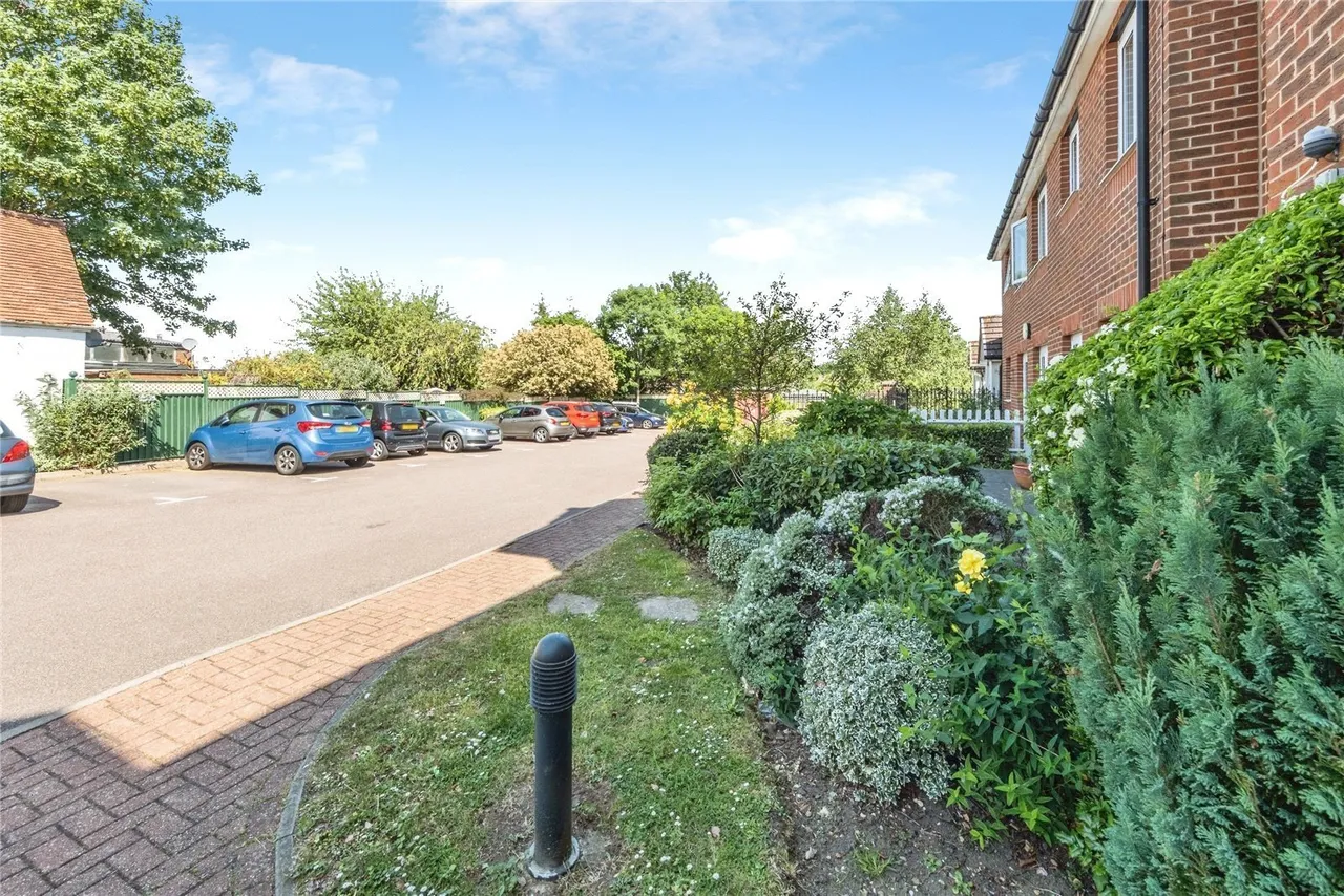 Eden Court, Bletchley, Milton Keynes, Buckinghamshire, MK2, photo 10