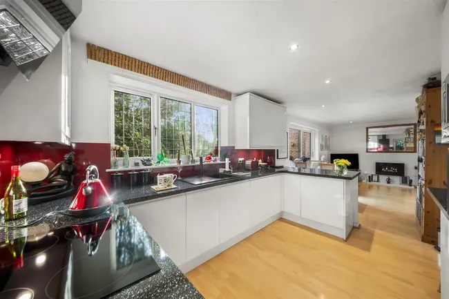 2 bed house for sale — Rodmell Close, Hayes