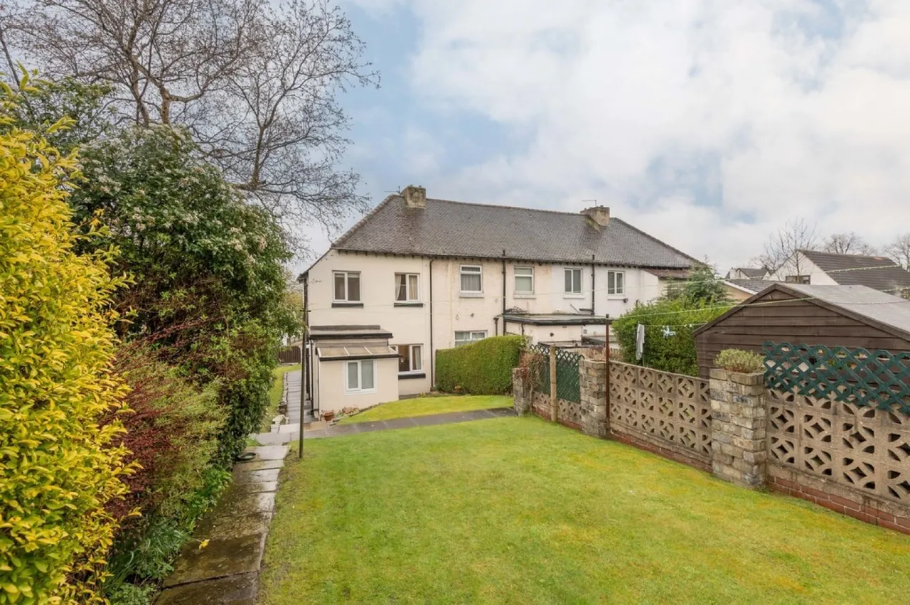 Central Avenue, Fartown, photo 11
