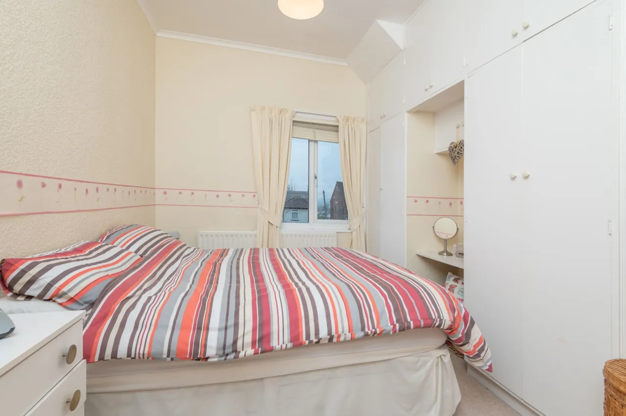 Central Avenue, Fartown, photo 6