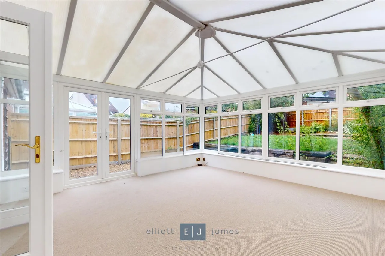 Fallow Fields, Loughton, photo 8