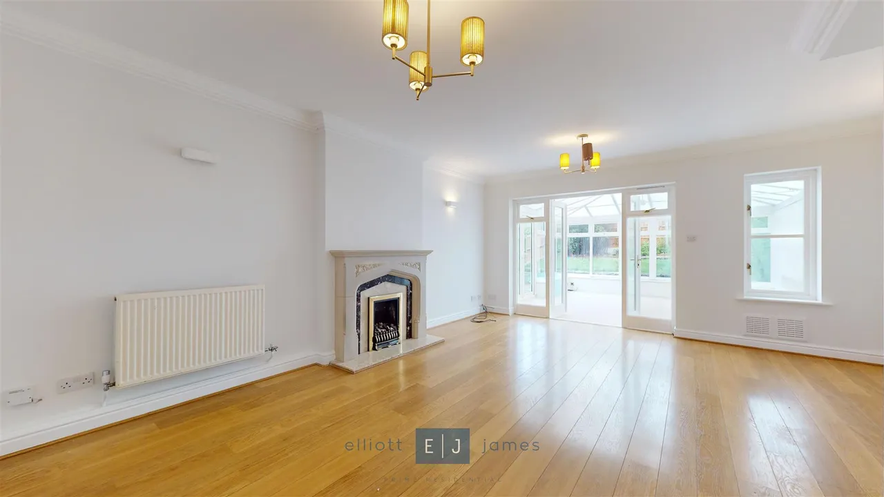 Fallow Fields, Loughton, photo 5
