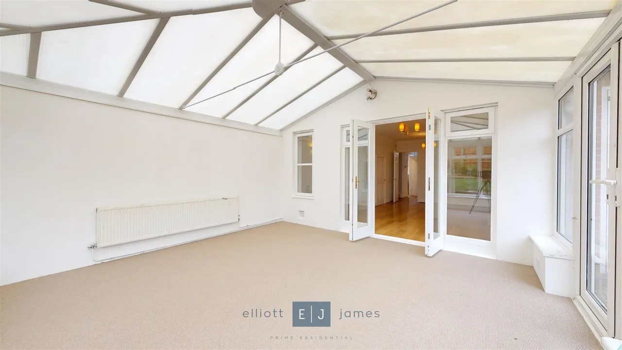 Fallow Fields, Loughton, photo 7