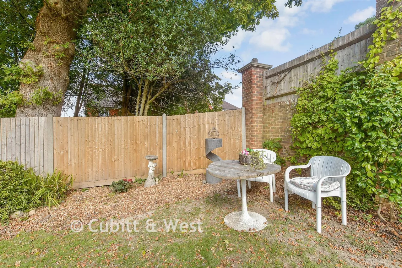 Elim Court Gardens, Crowborough, TN6, photo 9