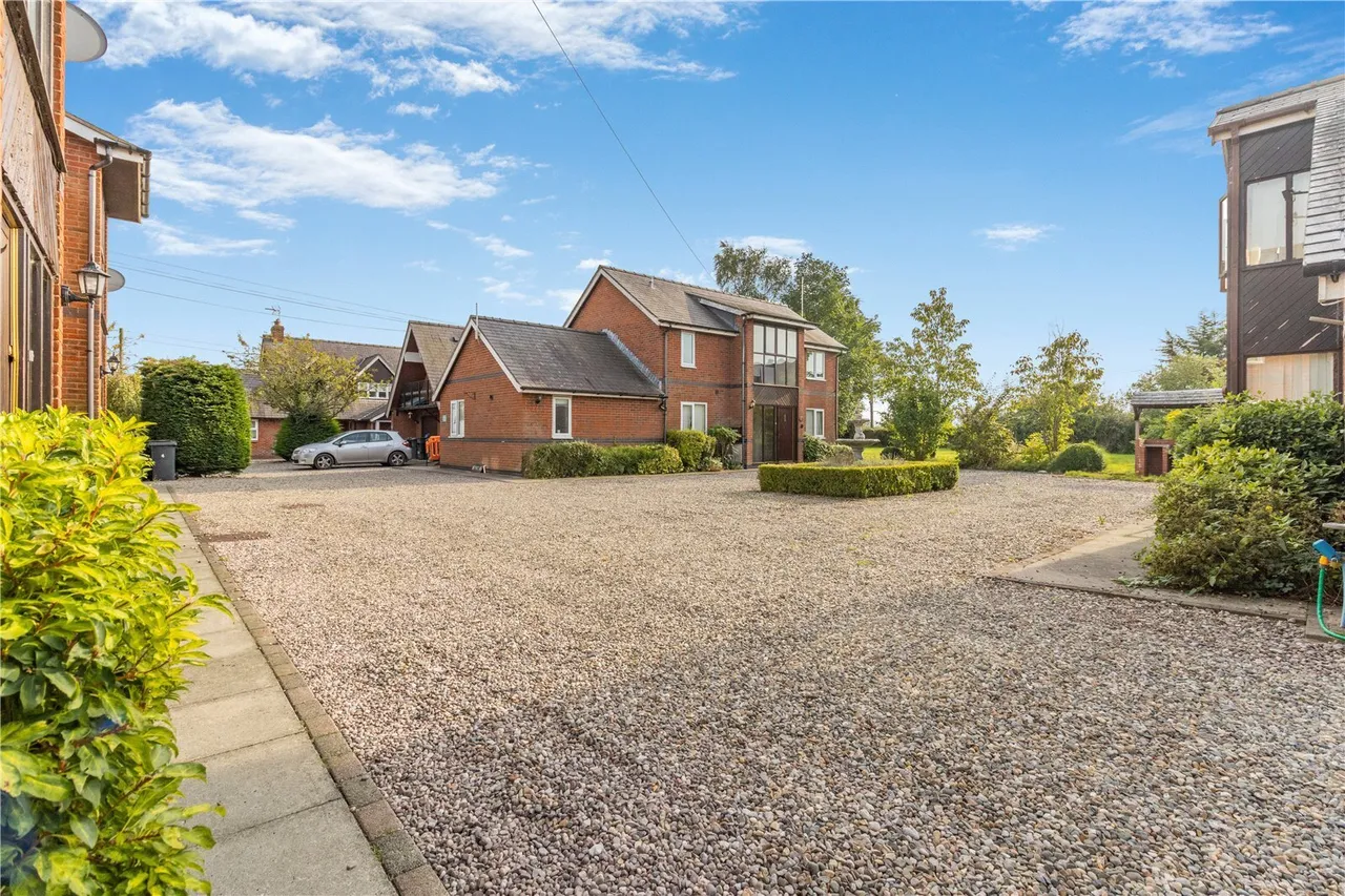 Parkside, Nr Rossett, LL12, photo 14