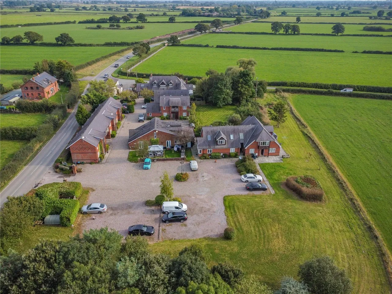 5 bed property for sale, Parkside, Nr Rossett, LL12