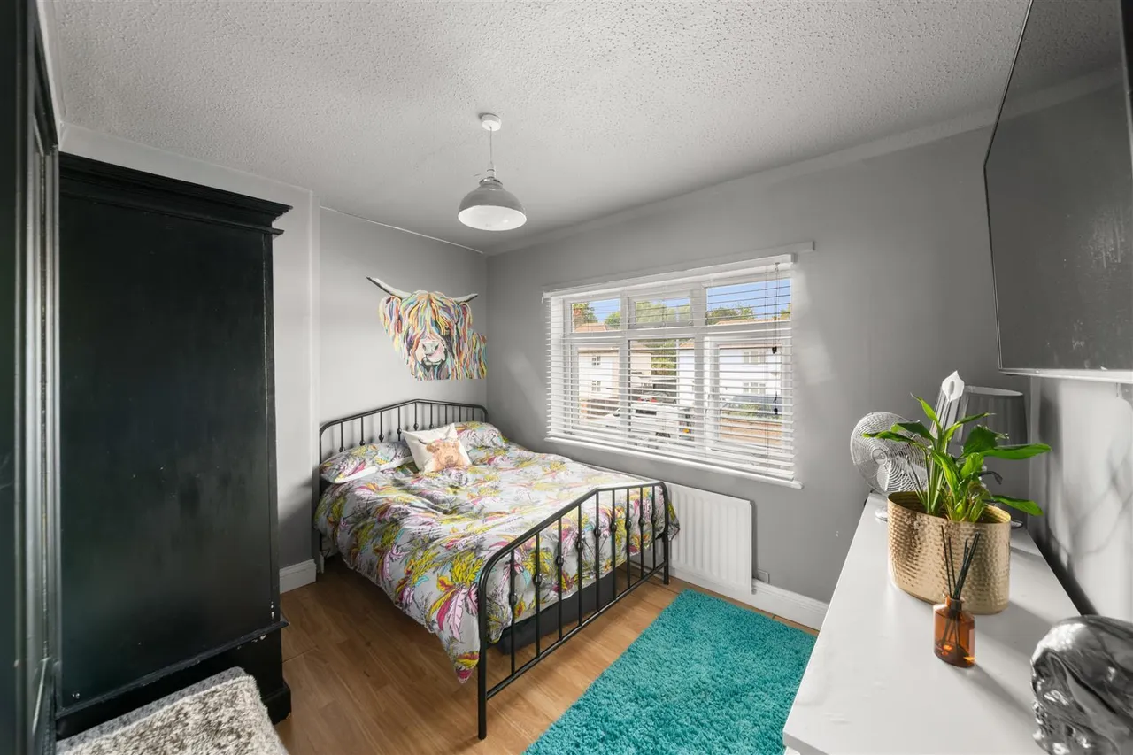 Manor Waye, Uxbridge, photo 12