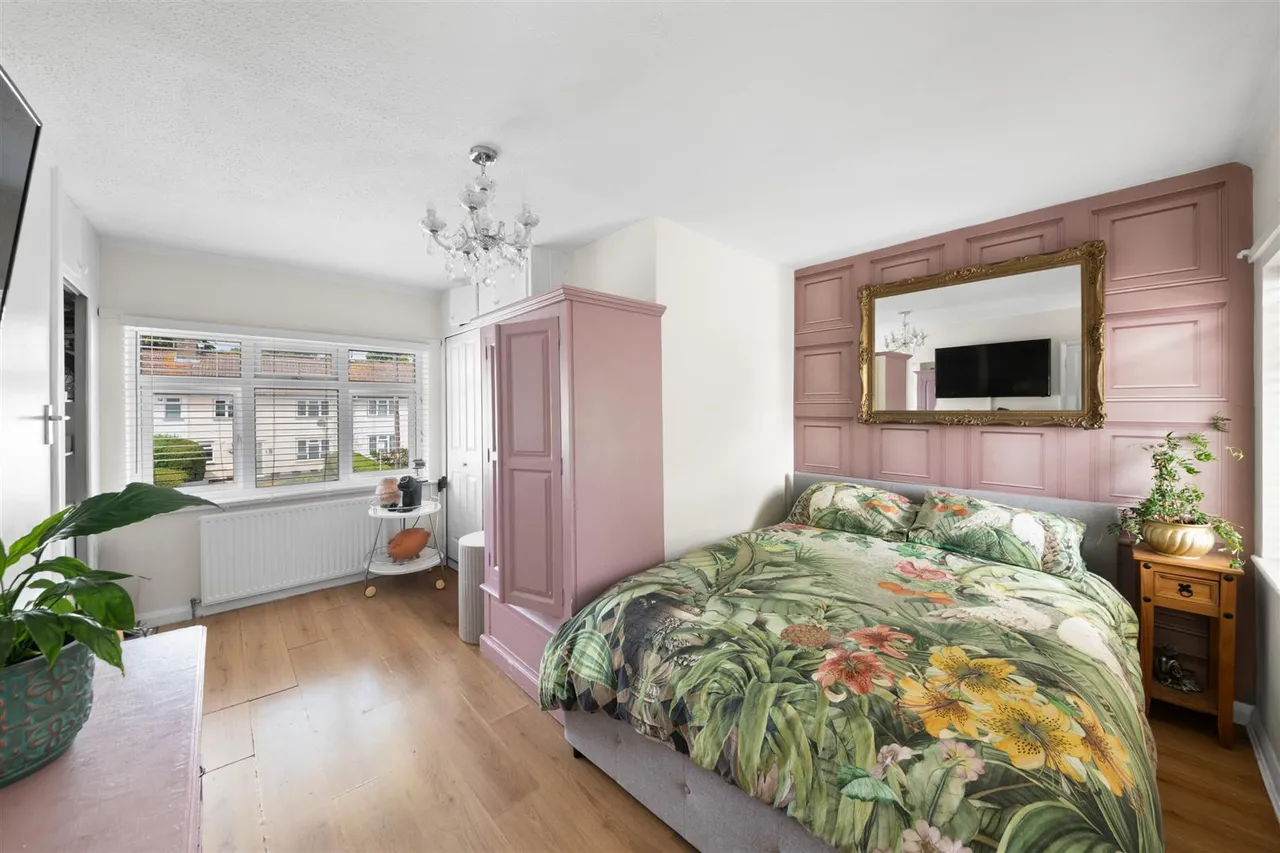Manor Waye, Uxbridge, photo 7