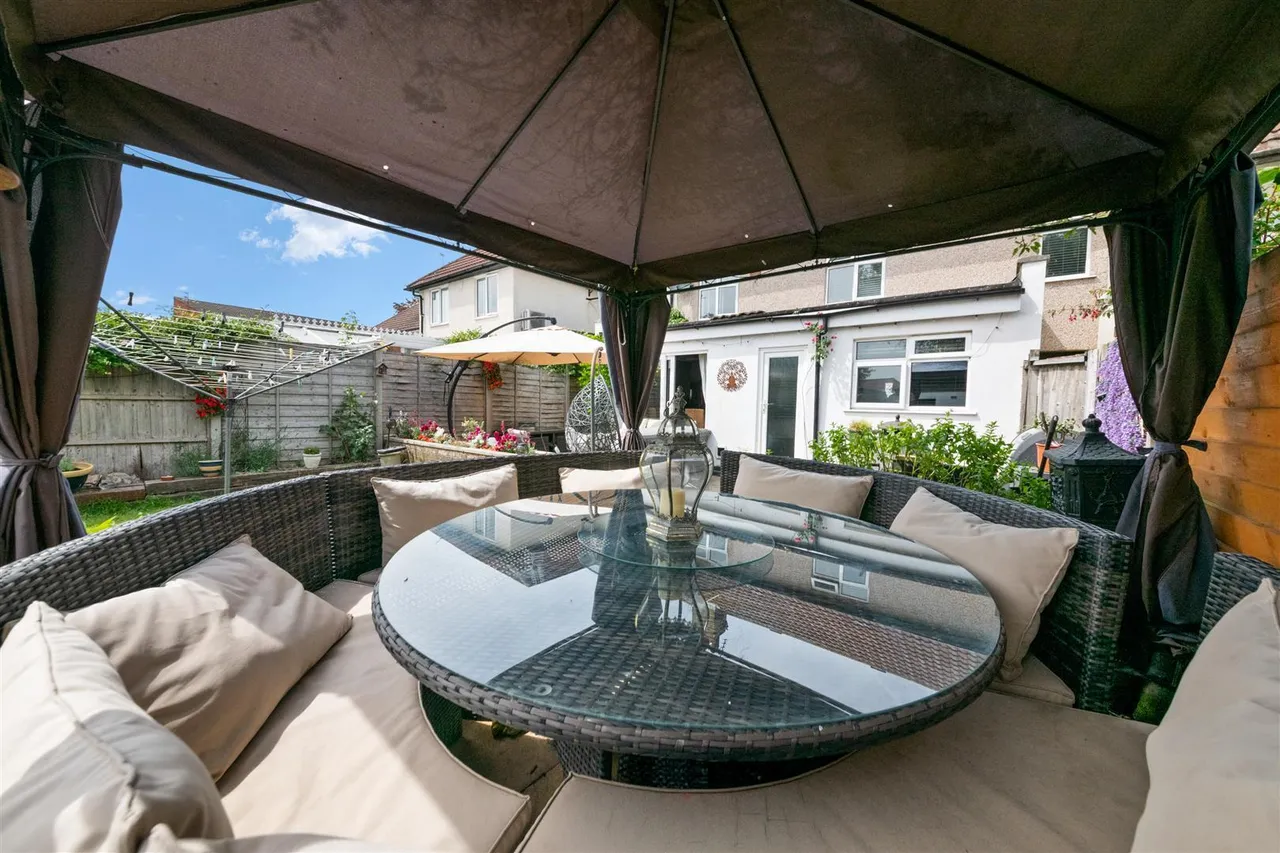 Manor Waye, Uxbridge, photo 13