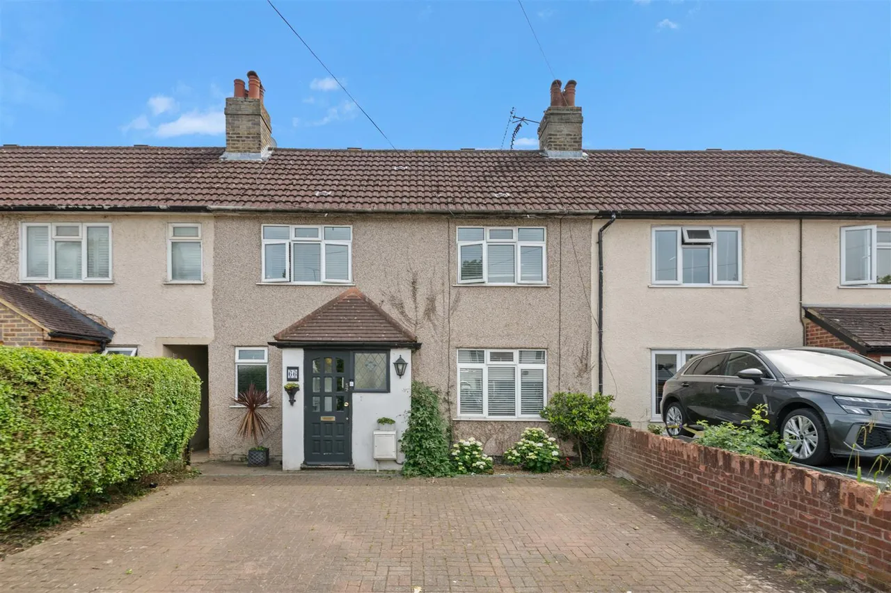3 bed house for sale, Manor Waye, Uxbridge