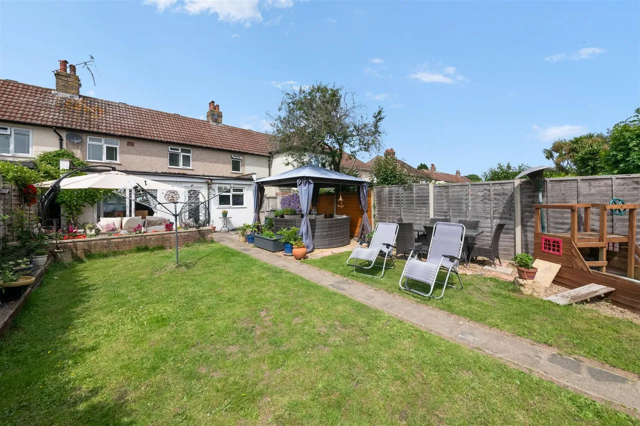 Manor Waye, Uxbridge, photo 6