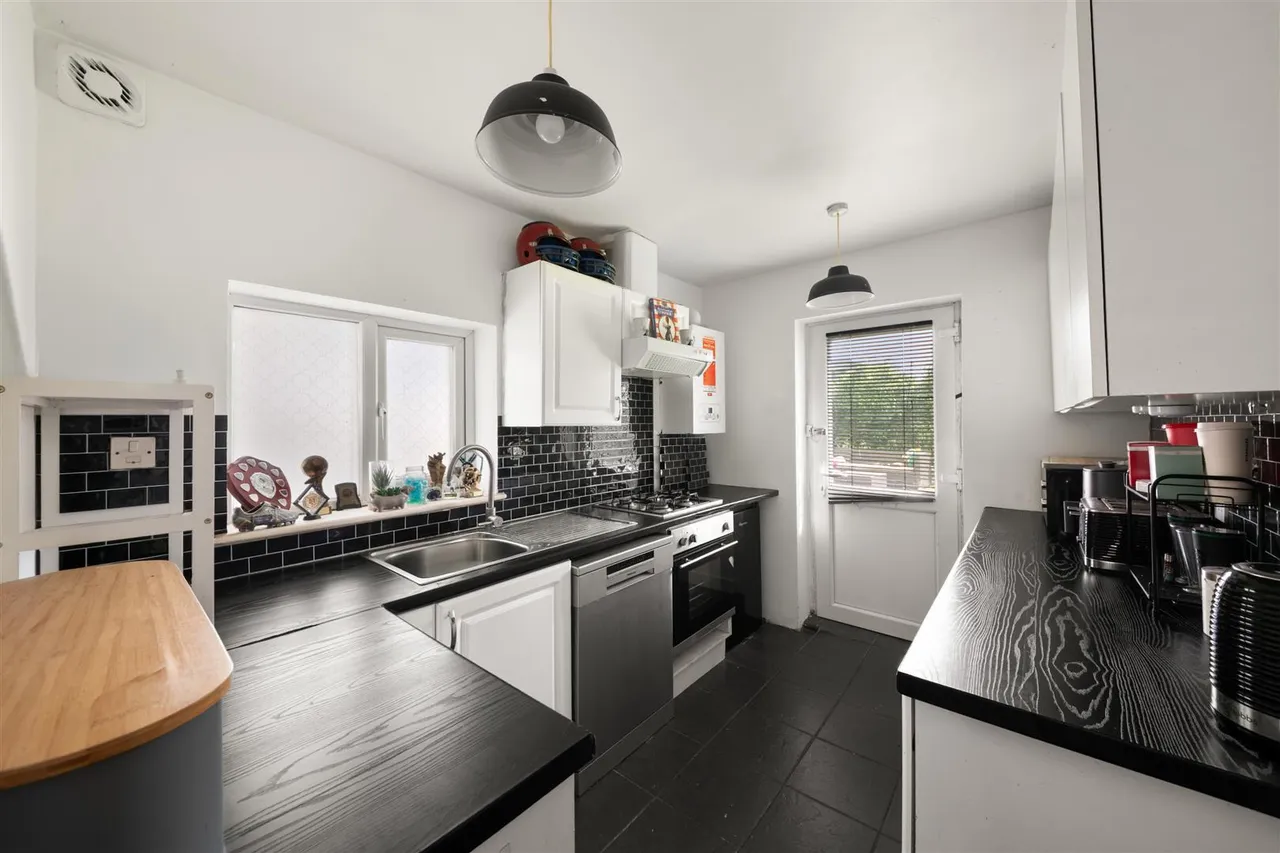 Manor Waye, Uxbridge, photo 9