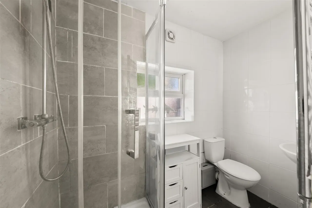 Manor Waye, Uxbridge, photo 14