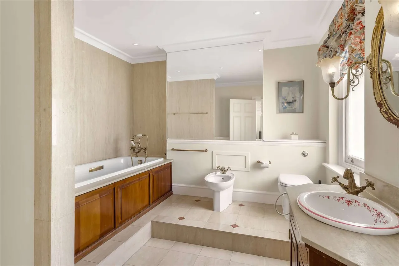 Albert Court Central Block, Prince Consort Road, London, SW7 2BG, photo 6