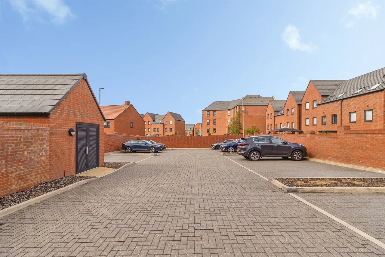 Sallow Field, Houghton Regis, LU5, photo 3