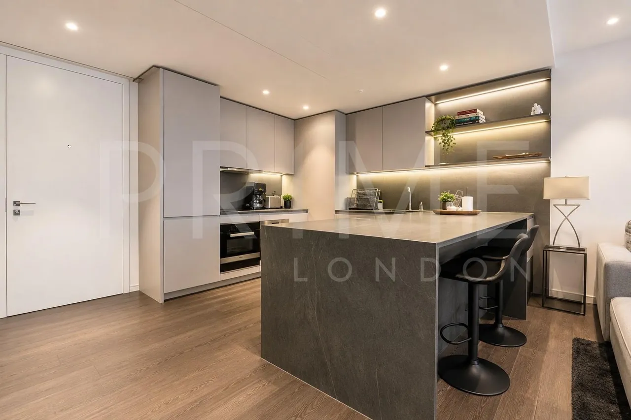 Buckingham Palace Road, London, SW1W, photo 2