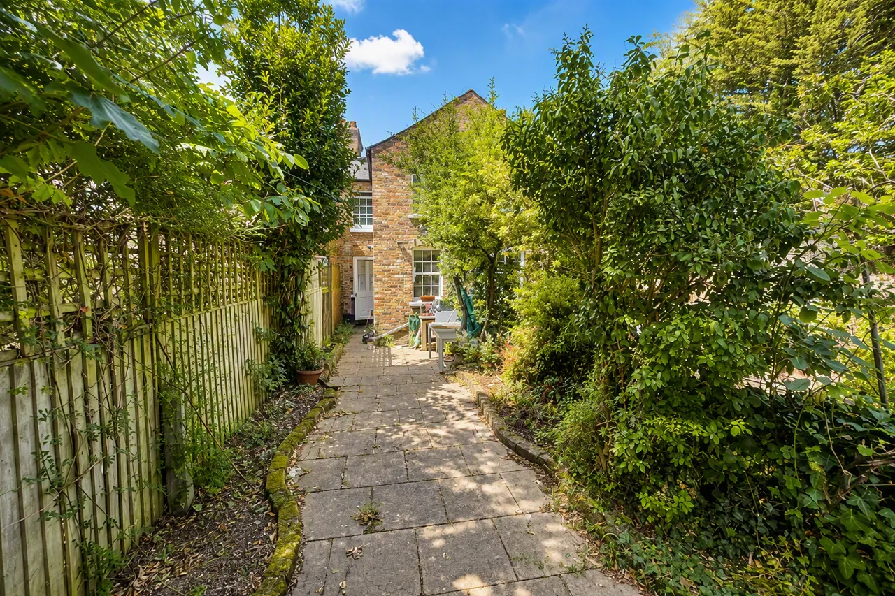 Sandringham Gardens, Barkingside, IG6, photo 4