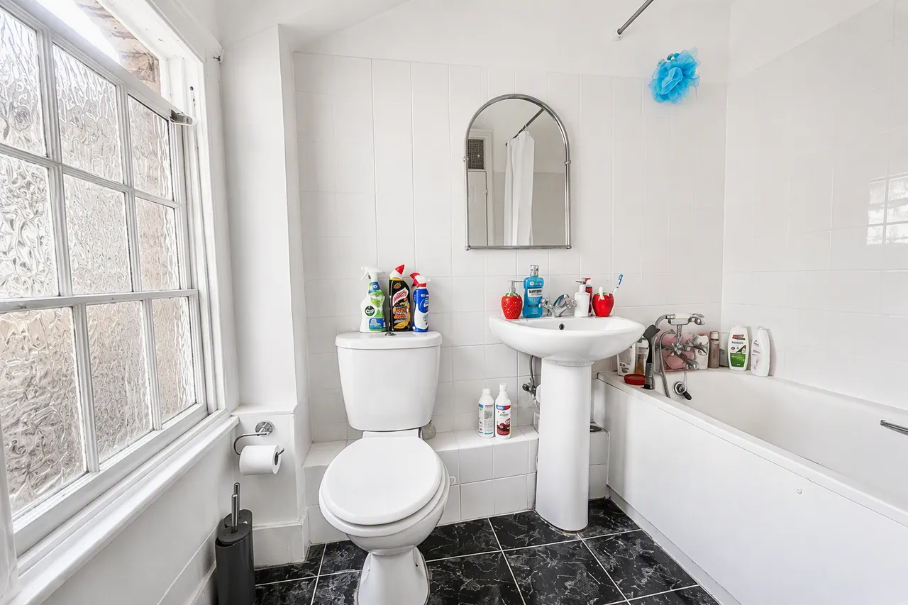 Sandringham Gardens, Barkingside, IG6, photo 9