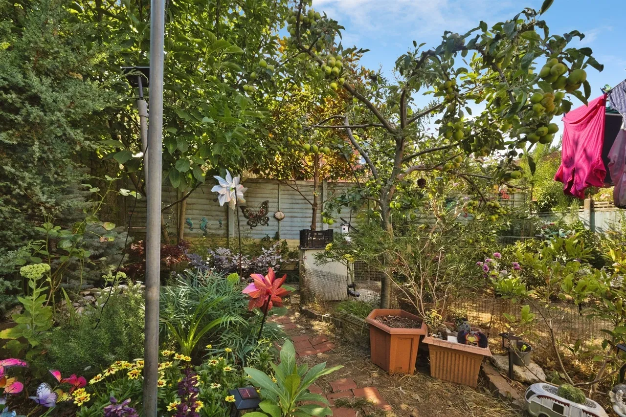 Clifton Close, Yeovil, photo 7