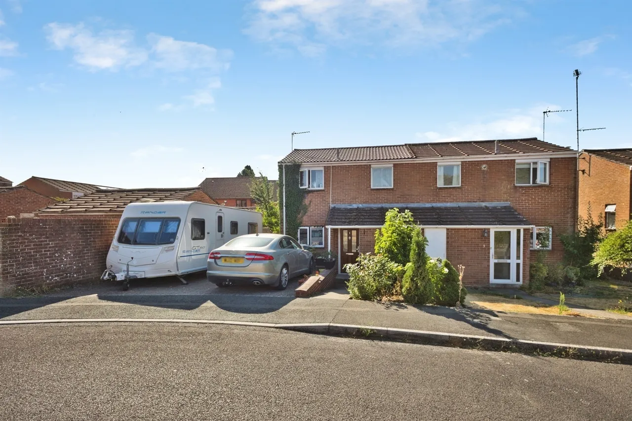 2 bed house for sale — Clifton Close, Yeovil