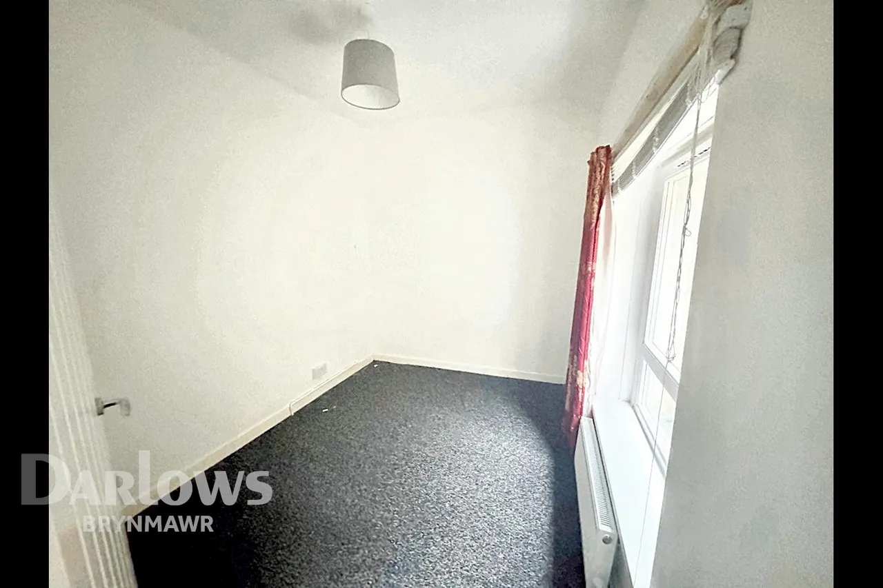 Victoria Road, Abertillery, photo 8
