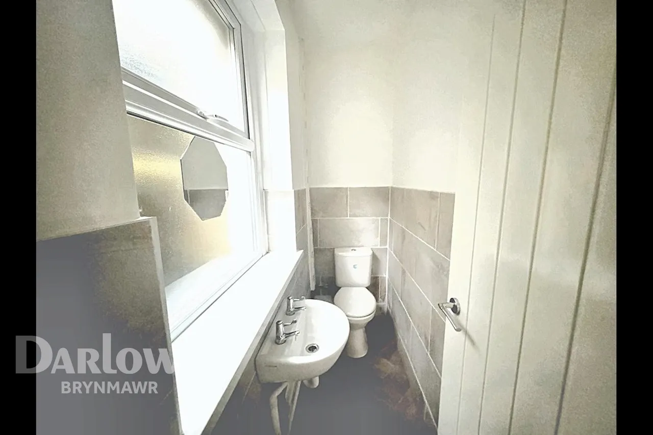 Victoria Road, Abertillery, photo 5