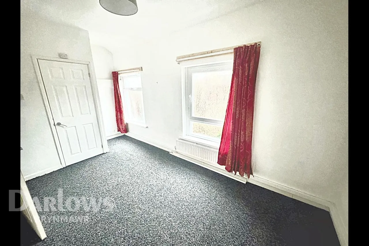 Victoria Road, Abertillery, photo 6