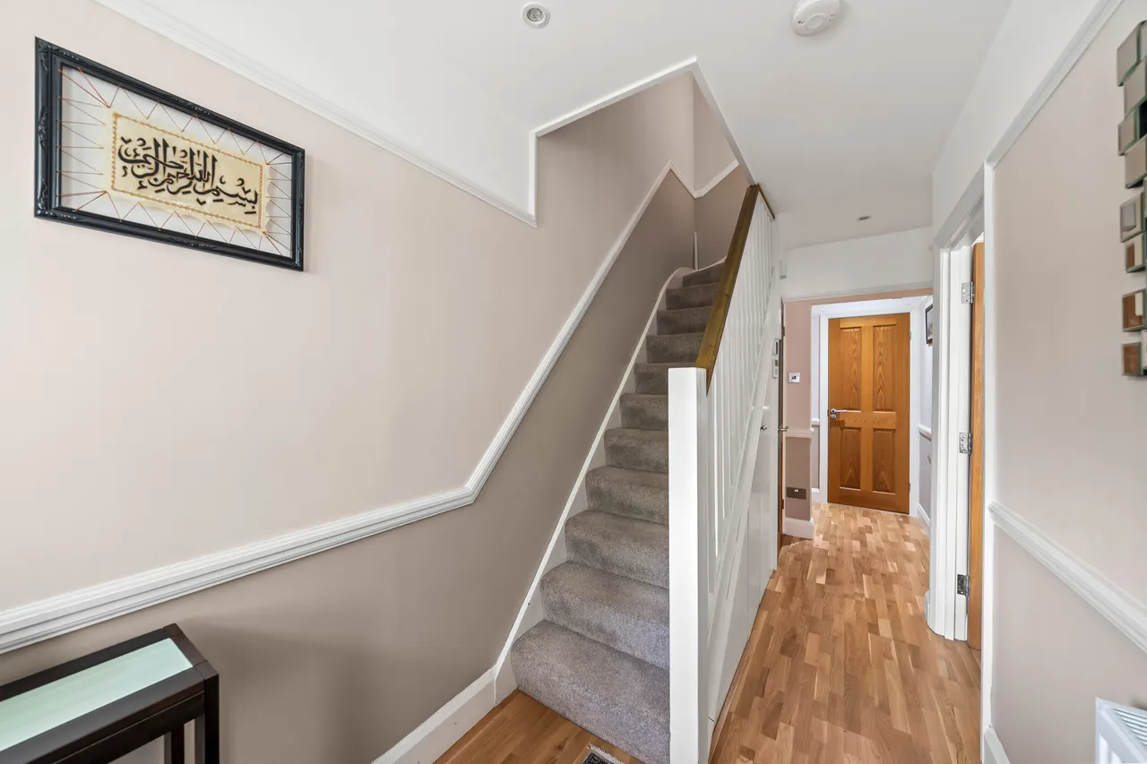 Cromwell Avenue, NEW MALDEN, Surrey, KT36DN, photo 2