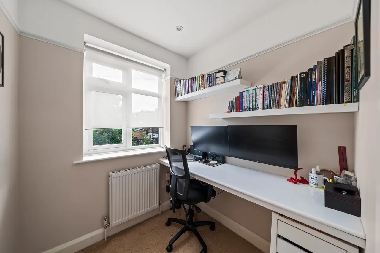 Cromwell Avenue, NEW MALDEN, Surrey, KT36DN, photo 9