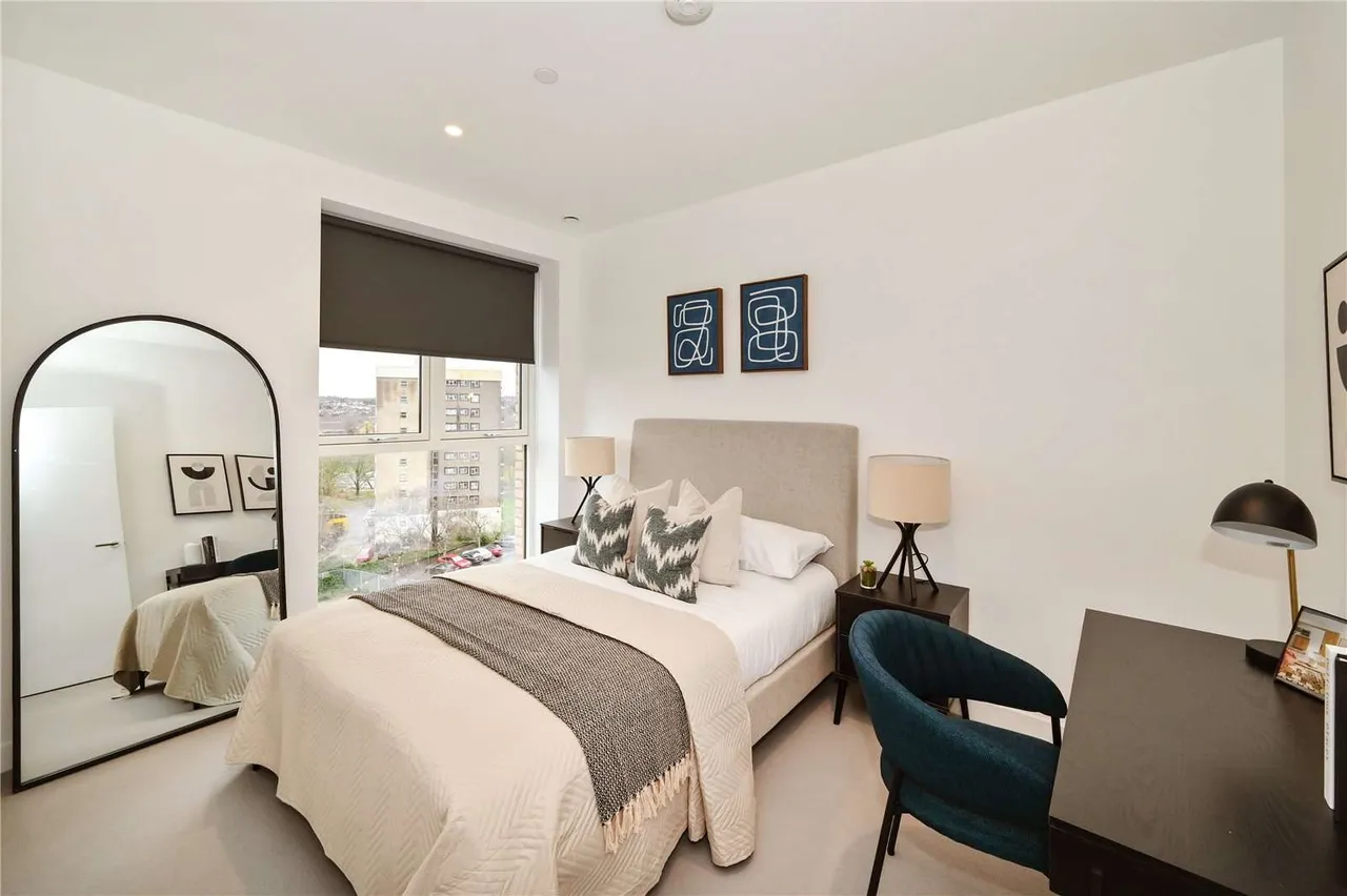 Claremont Road, London, NW2, photo 12