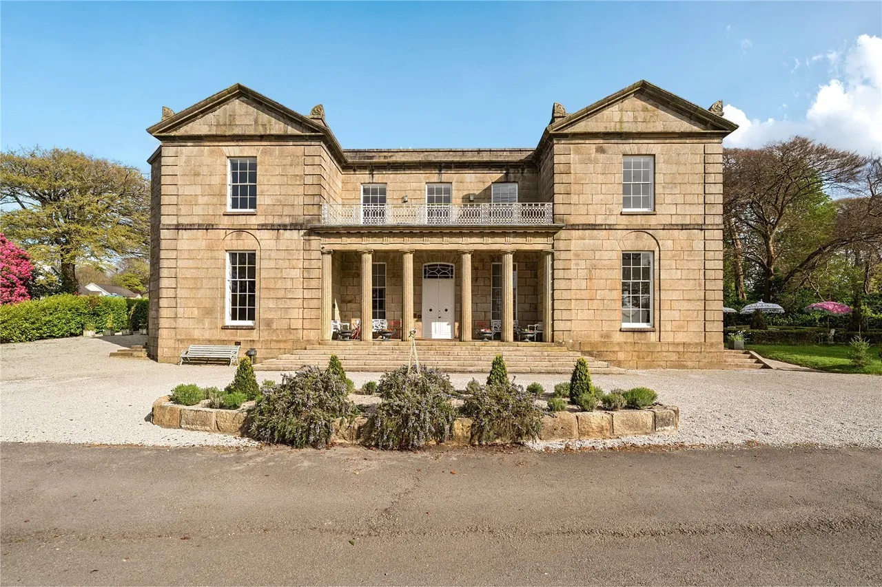 11 bed property for sale, Holman Park, Camborne, TR14