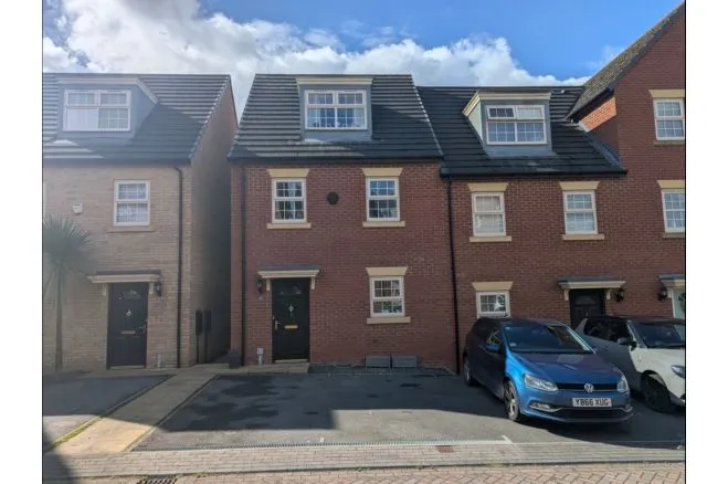 3 bed house for sale — Melville Drive, Castleford
