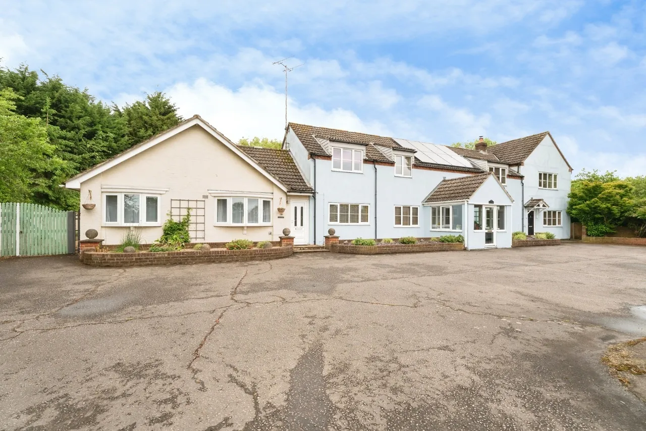 6 bed house for sale — Lynn Road, Sculthorpe, Fakenham, Norfolk, NR21