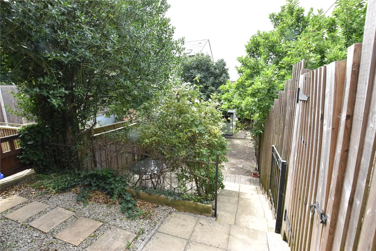 York Road, Farnborough, Hampshire, GU14 6NF, photo 9