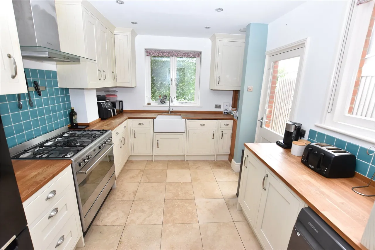 York Road, Farnborough, Hampshire, GU14 6NF, photo 3