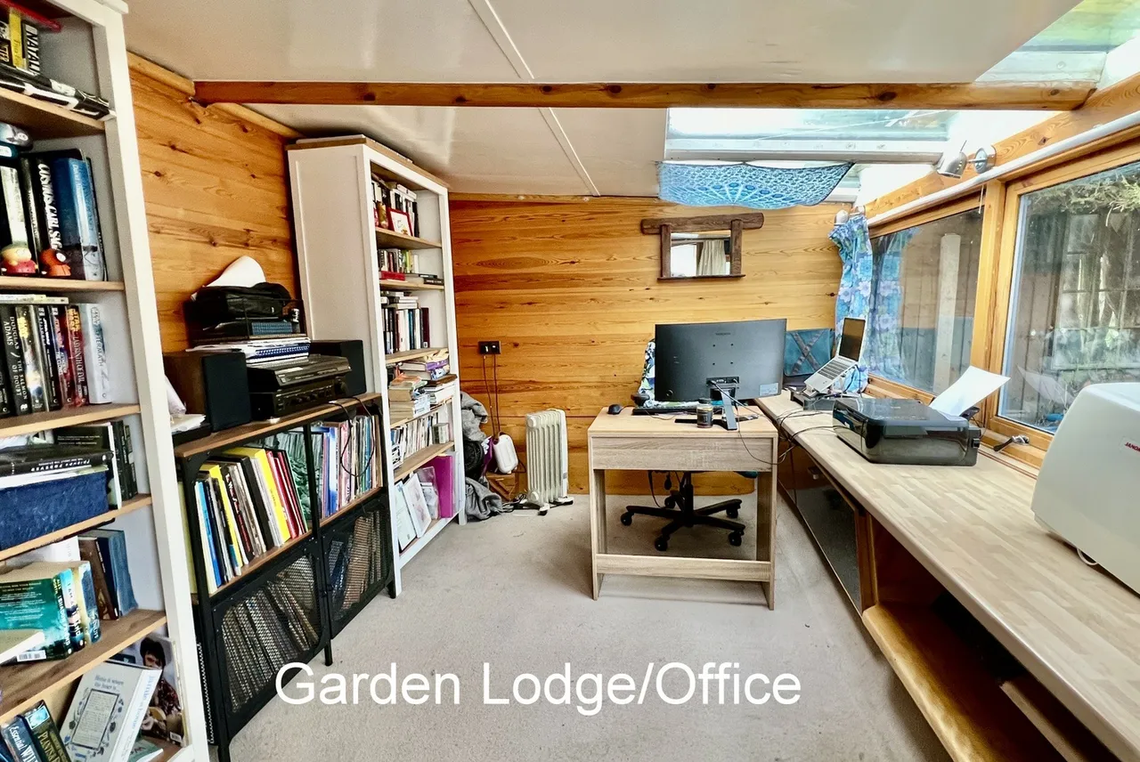 Larch Close, St. Ives, BH24, photo 22