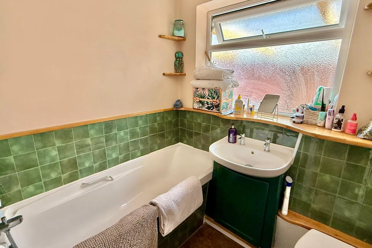 Larch Close, St. Ives, BH24, photo 17