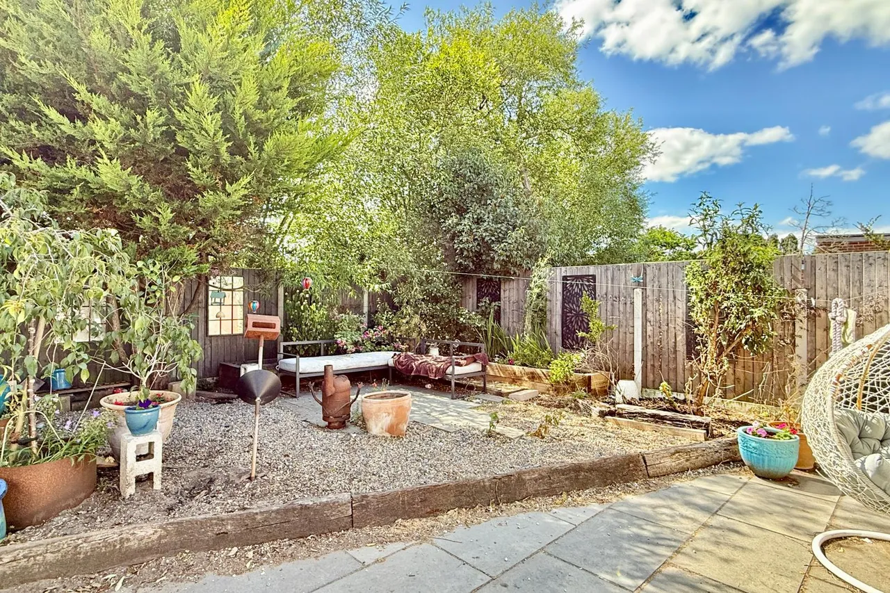Larch Close, St. Ives, BH24, photo 19