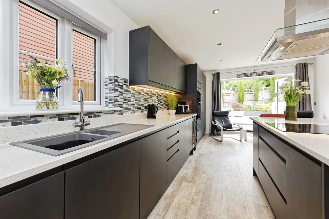 Downs View Way, Chartham, Canterbury, photo 8