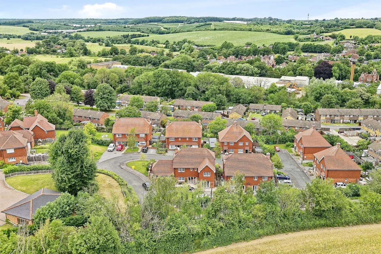 Downs View Way, Chartham, Canterbury, photo 2