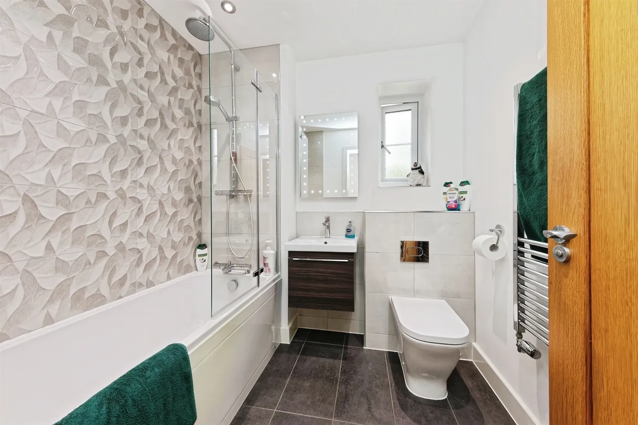 Downs View Way, Chartham, Canterbury, photo 13